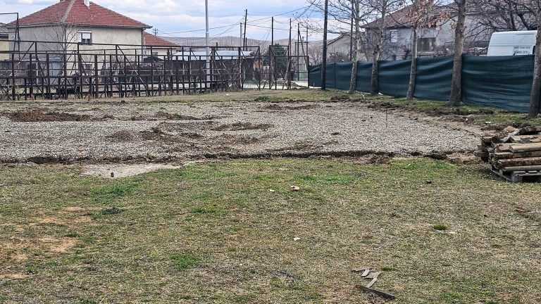 Започна реконструкцијата на детскиот парк во Градско!