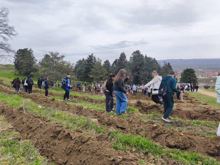Засадени 300 дрвца по повод Денот на пролетта!